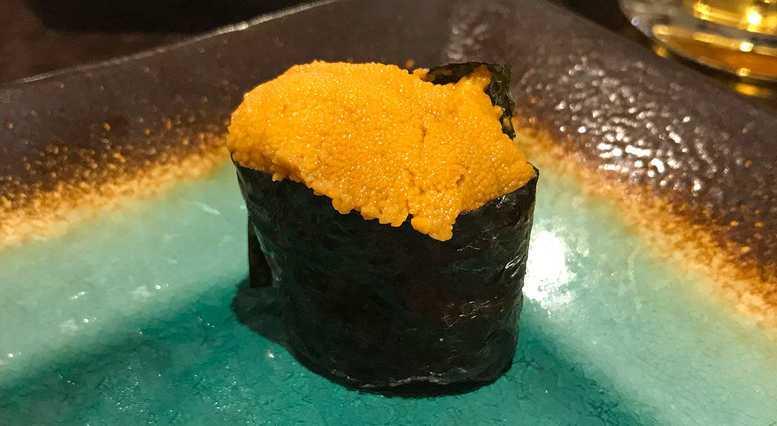 Photo of uni gunkanmaki sushi